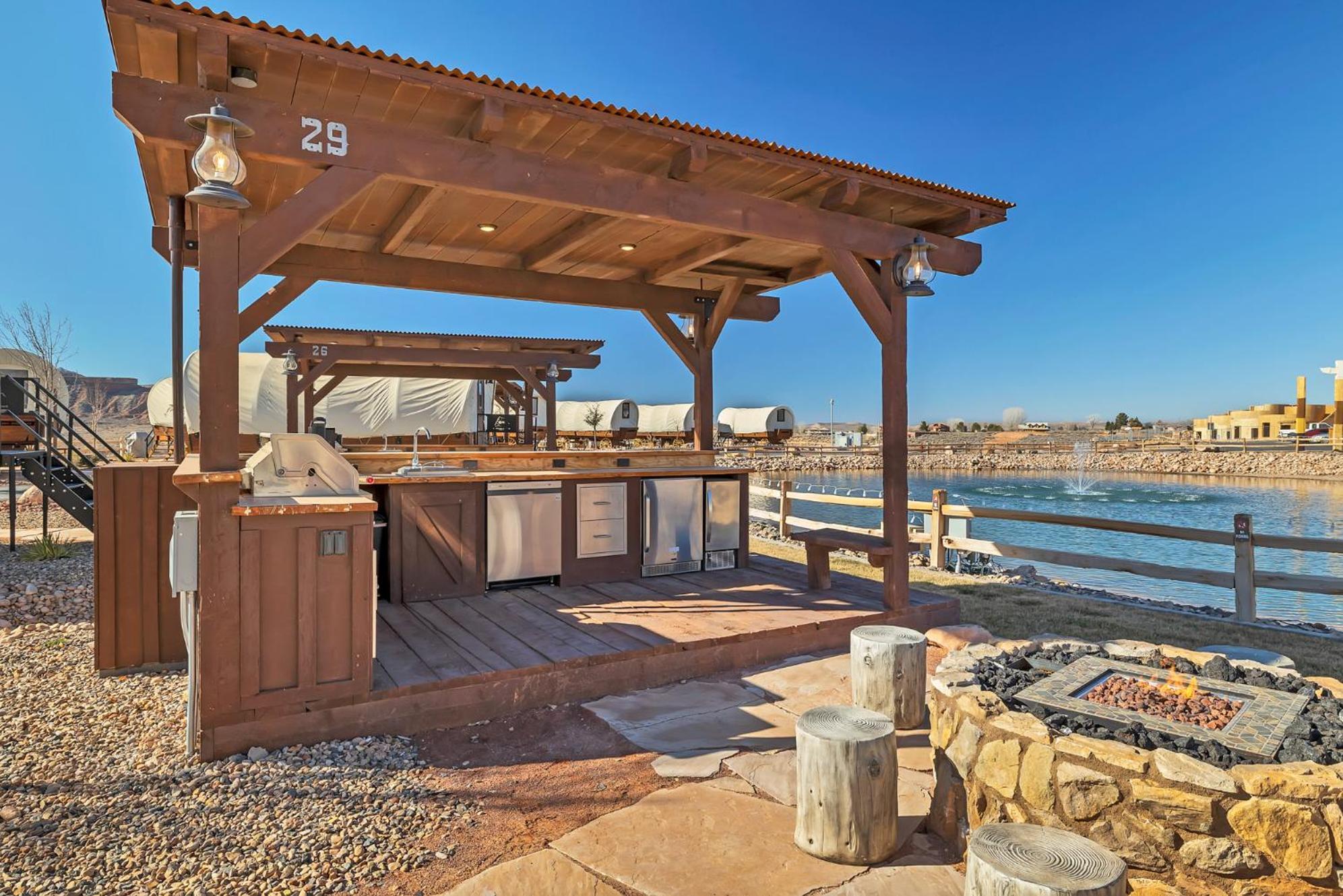 Zion White Bison Glamping & Rv Resort Virgin Luaran gambar
